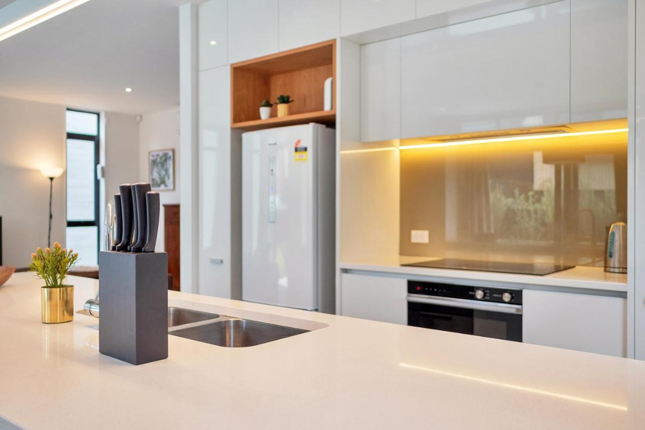 Blissful Breeze Townhouse With Parking And Patio Auckland Exterior foto